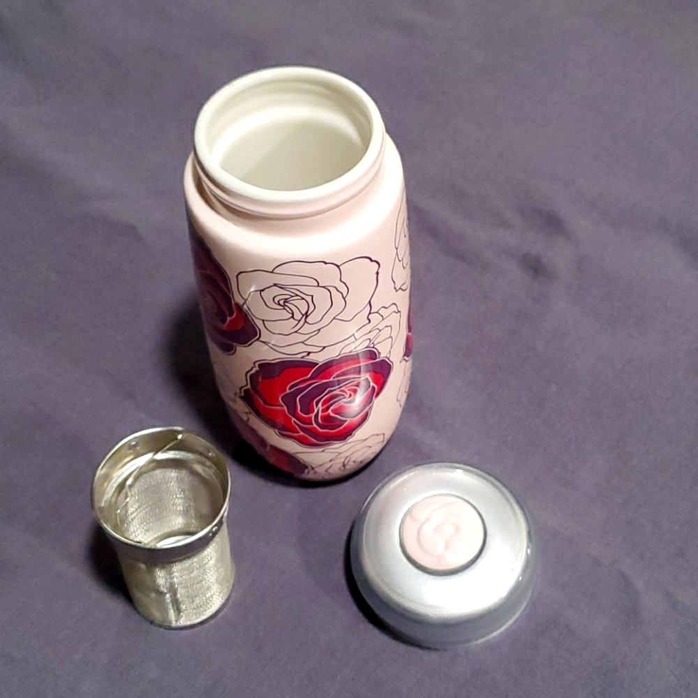Tea steaper mug with sealing lid.